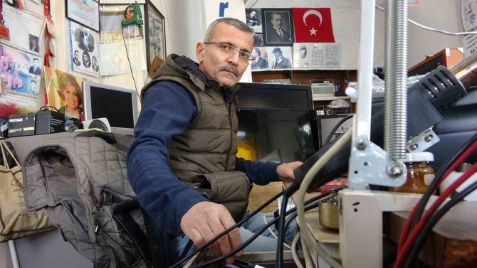 Bozuk Radyoyu Tamir Ederek Başlamıştı, Mahallesinde Dükkan Sahibi Oldu