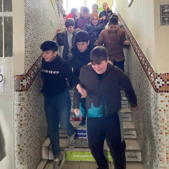 Afyonkarahisar’da Deprem Tatbikatı Yapıldı