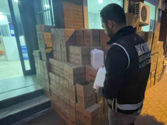 İ̇stanbul’da Dezenfektan Diye Satılan 3 Ton 150 Litre Alkollü Sıvı Ele Geçirildi