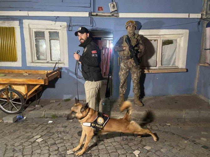 İ̇stanbul’da Uyuşturucu Tacirlerine Helikopter Destekli Eş Zamanlı Şafak Operasyonu