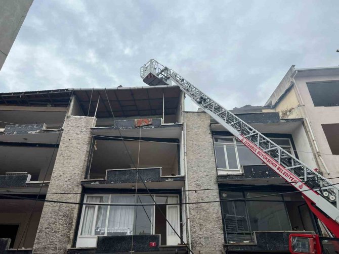 Kadıköy’de Kentsel Dönüşüme Giren Binada Korkutan Yangın