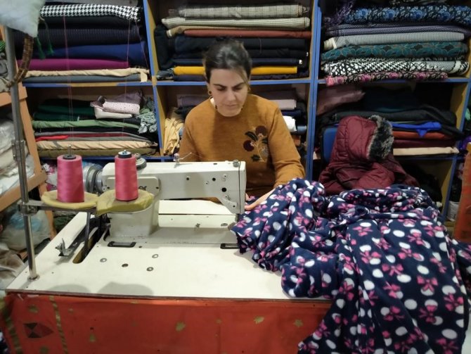 Kağızmanlı Kadınlar Depremzedelere Pijama Dikiyor