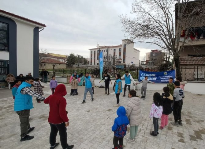 Çocuklar Gülsün Diye Gençler Seferber Oldu