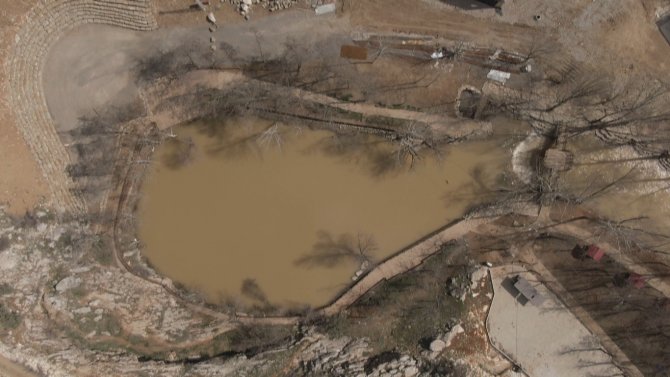 Deprem Sonrası Doğa Harikası Yeşilgöz’ün Rengi Değişti