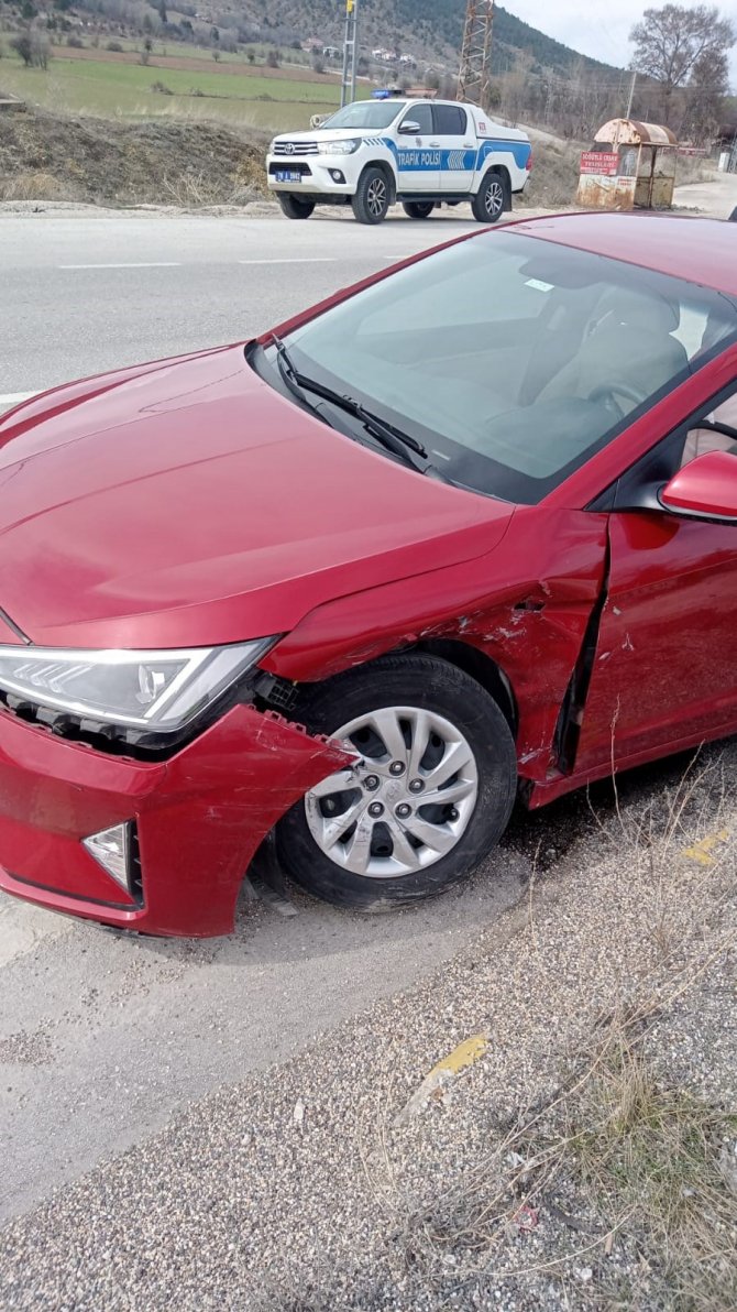 Karabük’te İki Otomobil Çarpıştı: 3 Yaralı