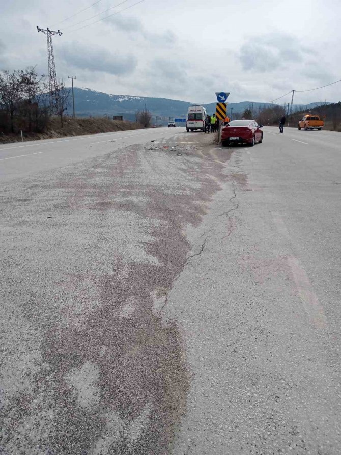 Karabük’te İki Otomobil Çarpıştı: 3 Yaralı