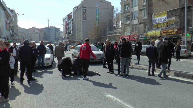 Çarptığı Yayanın Başında Hüngür Hüngür Ağladı