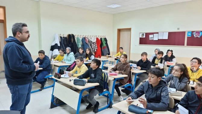 Kendileri Küçük Yürekleri Büyük Öğrenciler Harçlıklarını Depremzedelerle Bölüştü