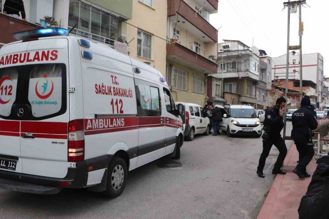 Kendini Pompalı Tüfekle Eve Kilitleyen Şahıs Polisi Alarma Geçirdi