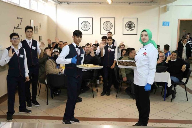 Özel Öğrenciler Mutfakta Hünerlerini Sergiledi