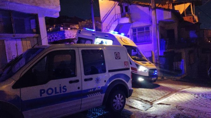 Babasına Öfkelendi, Yumruk Attığı Cam Elini Kesti