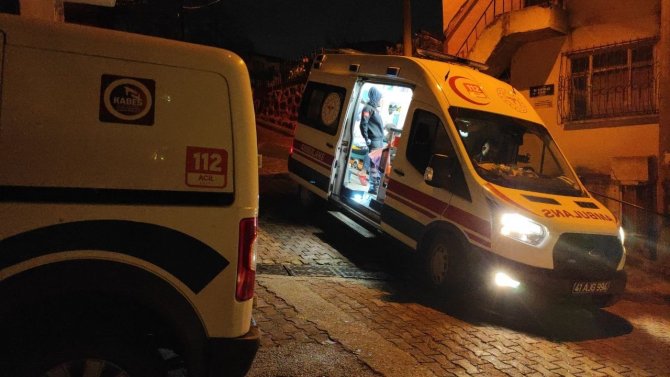 Babasına Öfkelendi, Yumruk Attığı Cam Elini Kesti