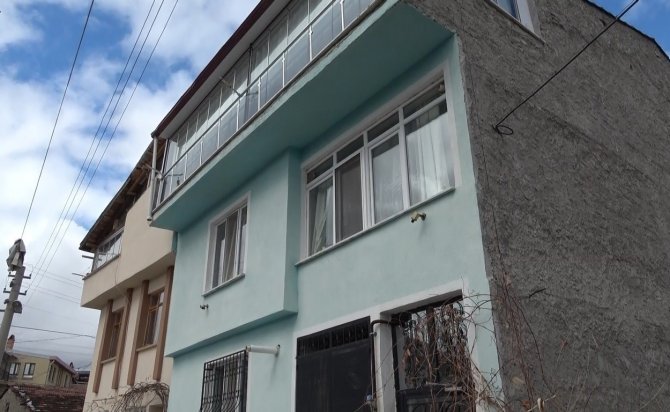 Kütahyalı İş Adamı Dayalı Döşeli İki Dairesini Depremzedelere Tahsis Etti