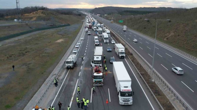 Kuzey Marmara Otoyolu’nda Otomobil İle Tır Çarpıştı, Kilometrelerce Araç Kuyruğu Oluştu