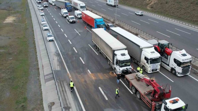 Kuzey Marmara Otoyolu’nda Otomobil İle Tır Çarpıştı, Kilometrelerce Araç Kuyruğu Oluştu