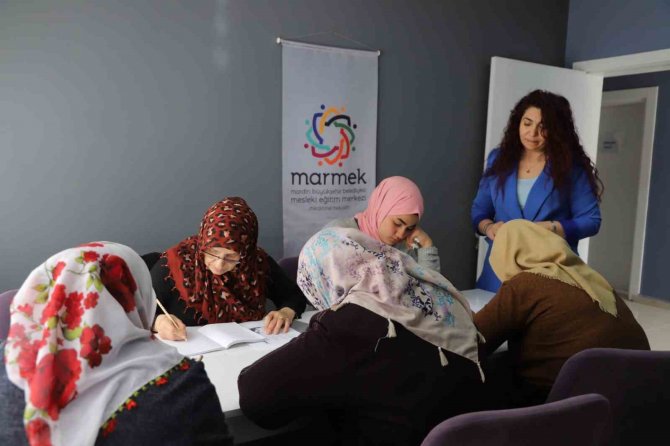 Mardin Büyükşehir Belediyesinden Okuma Yazma Bilmeyen Kadınlara Fırsat