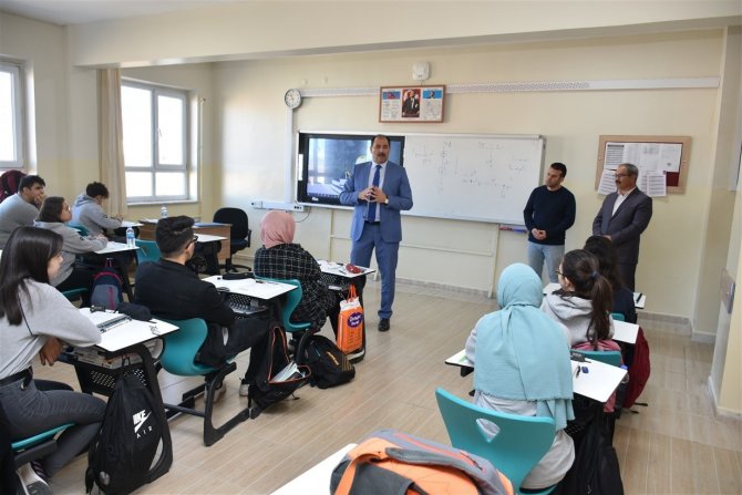 Milli Eğitim Müdürü Gün, Erzincan Fen Lisesi Öğrencileriyle Bir Araya Geldi