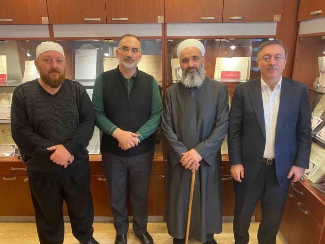 Hattatlar Depremzedeler İçin Bağış Müzayedesi Gerçekleştirdi