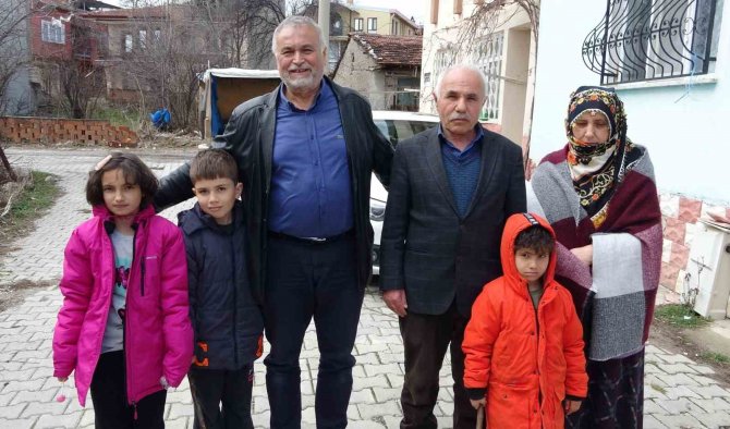Kütahyalı İş Adamı Dayalı Döşeli İki Dairesini Depremzedelere Tahsis Etti
