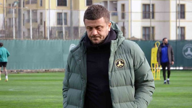 Hakan Keleş: "Taraftarımıza 3 Puanı Hediye Etmek İstiyoruz"