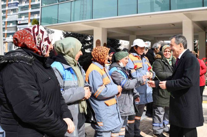 Başkan Ataç Kadın Çalışanların Gününü Kutladı