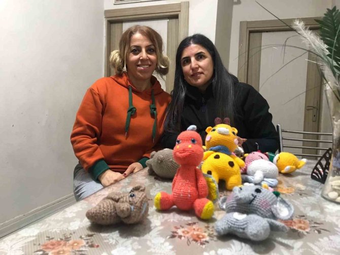 Elleriyle Ördüğü Origamı Bebekleri Depremzede Çocuklara Gönderdi