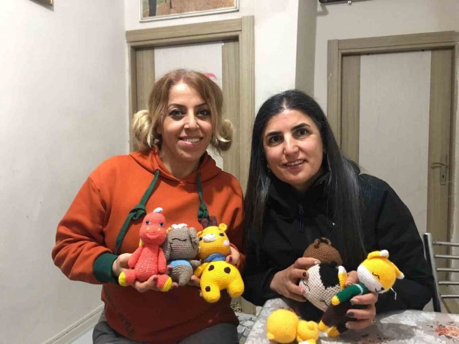 Elleriyle Ördüğü Origamı Bebekleri Depremzede Çocuklara Gönderdi