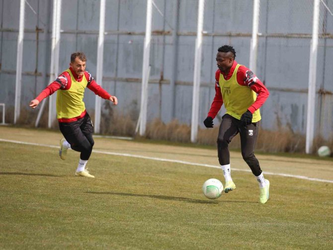 Sivasspor’da Fiorentina Mesaisi Devam Etti