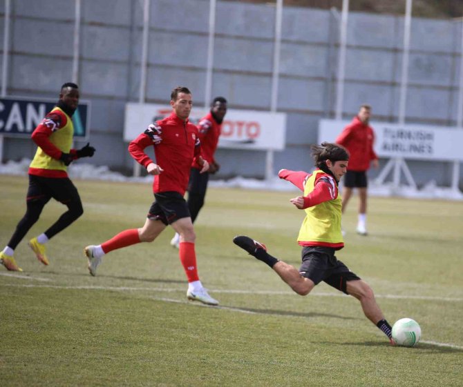 Sivasspor’da Fiorentina Mesaisi Devam Etti