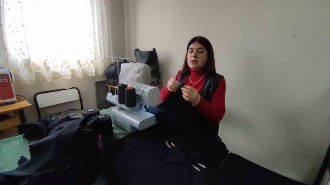 Depremzeler İçin Bartın’lı Annneler Fanila Ve İç Çamaşırı Dikiyor