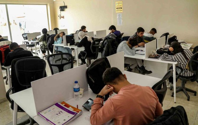 Van Büyükşehir Belediyesinden 11 Ayrı Noktada Etüt Merkezi Hizmeti