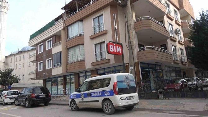 Yalova’da Projeye Aykırı Duvar Yıkılan Binadaki Bi̇m Market Mühürlendi