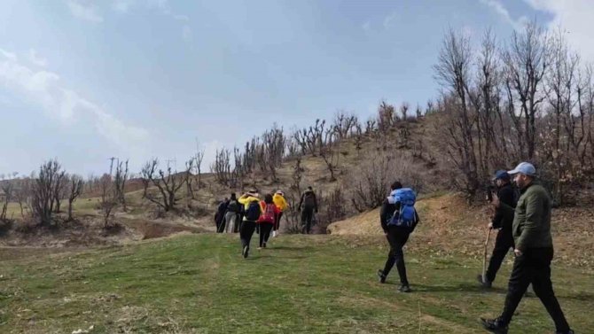 11 İlin İsminin Yazıldığı Pankartlarla Doğa Yürüyüşü