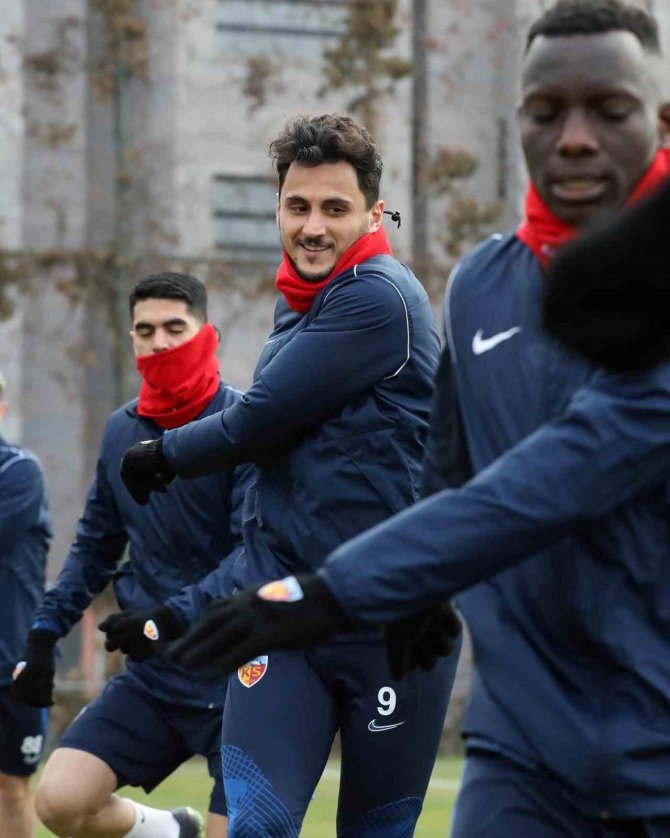 Kayserispor 5 Futbolcu Gönderdi