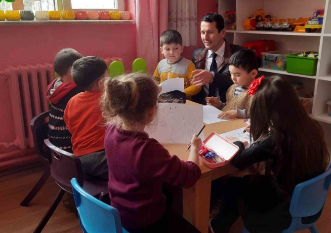 4-6 Kur’an Kursu Öğrencileri Depremzedelere Harçlıklarını, Oyuncaklarını Ve Kitaplarını Bağışladı