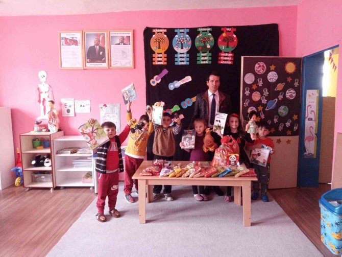 4-6 Kur’an Kursu Öğrencileri Depremzedelere Harçlıklarını, Oyuncaklarını Ve Kitaplarını Bağışladı