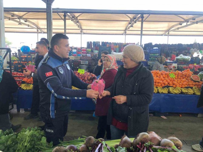 Salihli Belediyesi Kadınların Günü’nü Çiçekle Kutladı