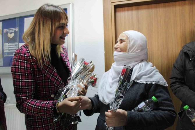 Kadınlar Günü’nde Depremzedeler Unutulmadı