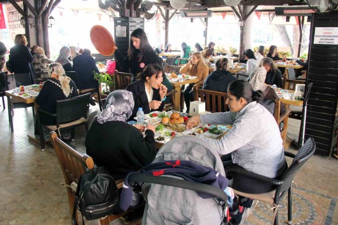 Menteşe Belediyesinden Depremzede Kadınlara 8 Mart Kahvaltısı