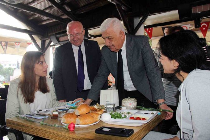 Menteşe Belediyesinden Depremzede Kadınlara 8 Mart Kahvaltısı
