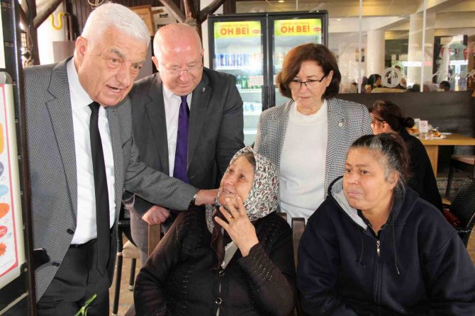 Menteşe Belediyesinden Depremzede Kadınlara 8 Mart Kahvaltısı