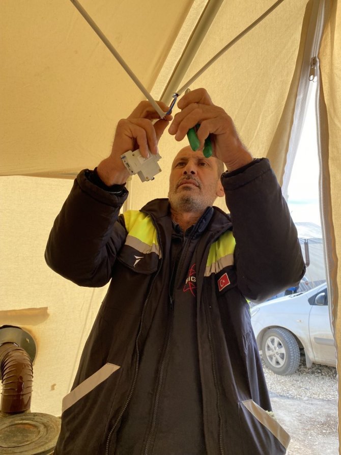 Depremzedeler İçin Işık Oldular