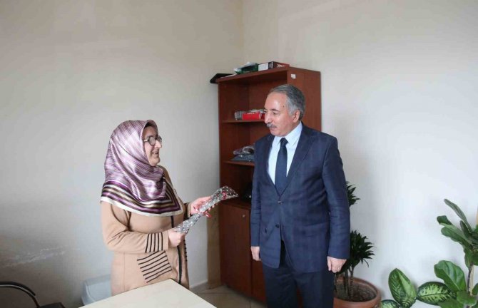 Ai̇çü Rektörü Prof. Dr. Karabulut Kadınlar Günü’nü Kutladı