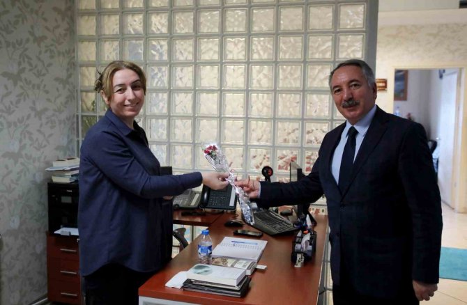 Ai̇çü Rektörü Prof. Dr. Karabulut Kadınlar Günü’nü Kutladı