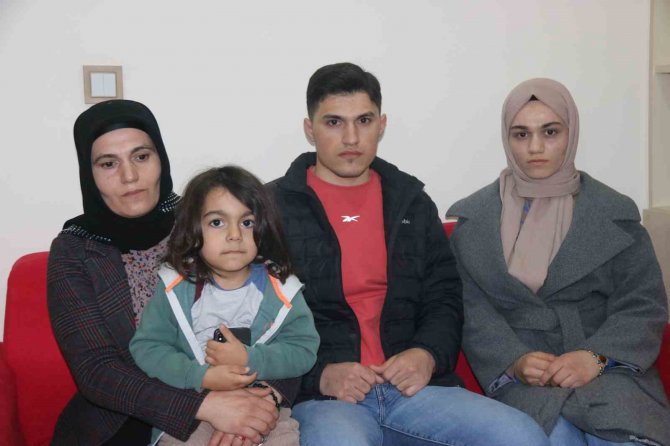 Depremden Ötürü Köye Giden Ailenin, Akrabaları Tarafından Darp Edildiği İddiası