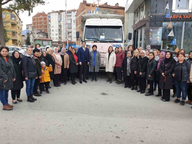Ak Partili Kadınlardan Depremzedelere Anlamlı Destek