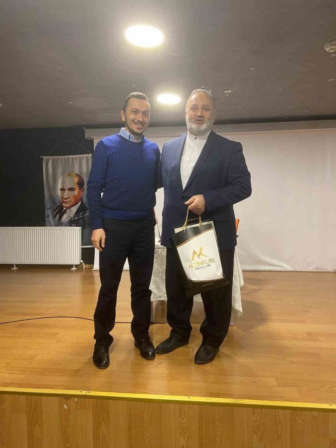 Altınküre’de ‘İ̇slam Dininde Gençlik’ Konulu Söyleşi