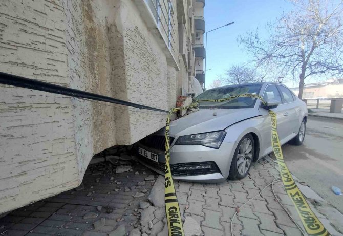 Hatay’da 5 Otomobil, 50 Kişiyi Kurtardı