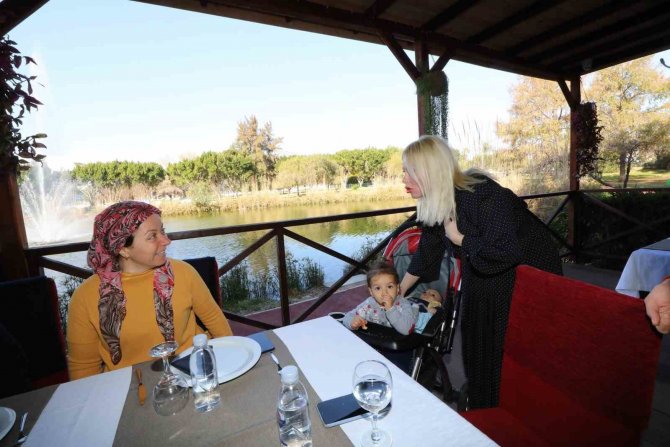 Rektör Özkan Depremzede Kadınlarla Bir Araya Geldi