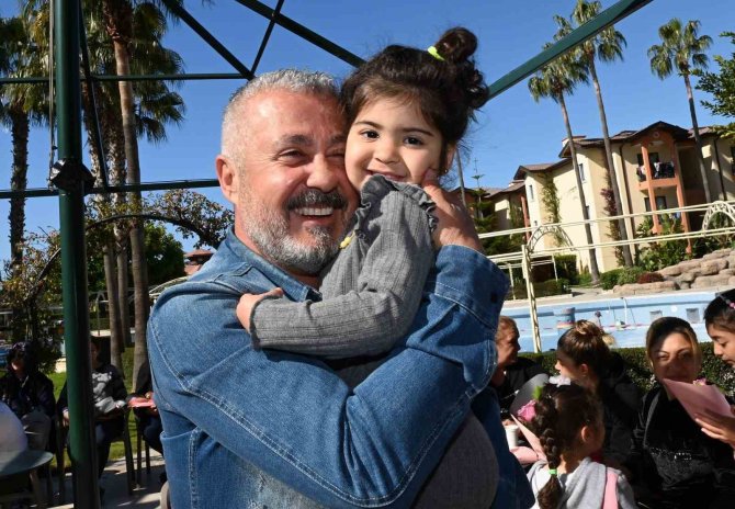 Başkan Sözen’den Depremzede Kadınlara 8 Mart Kutlaması